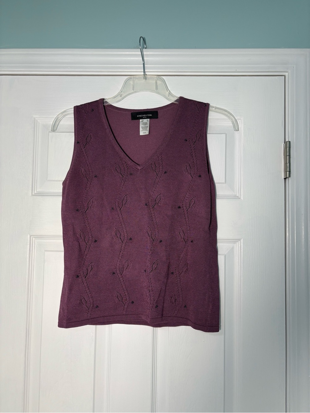 Jones New York Plum V-Neck beaded stitch pattern Sleeveless Knit Tank